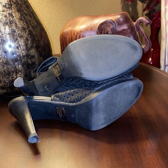 Audrey Brooke Aubrie Bootie - 9 1/2 / Black - Picture 5 of 6